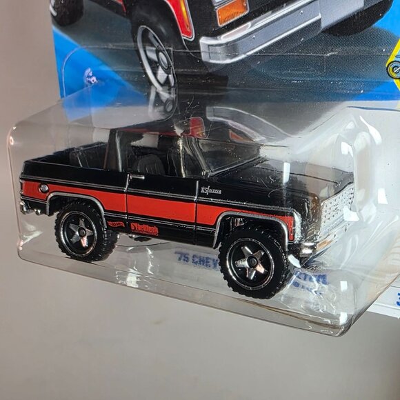 Hot Wheels Land Rover Series II & 75 Chevy Blazer Custom 3-Pack Die-Cast Set - Picture 13 of 16